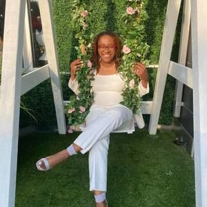 Meet your Posher, Ebony